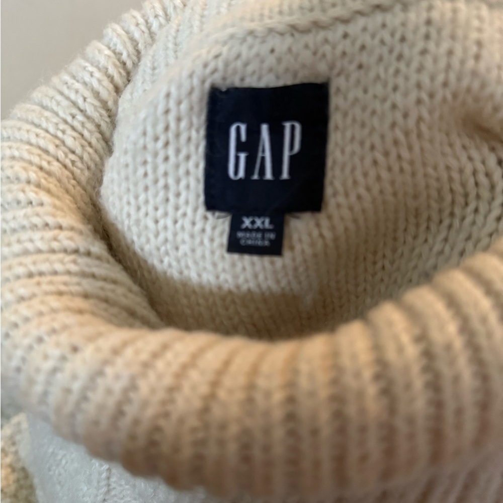 Gap women’s size XXL cream colored cable turtleneck sweater
